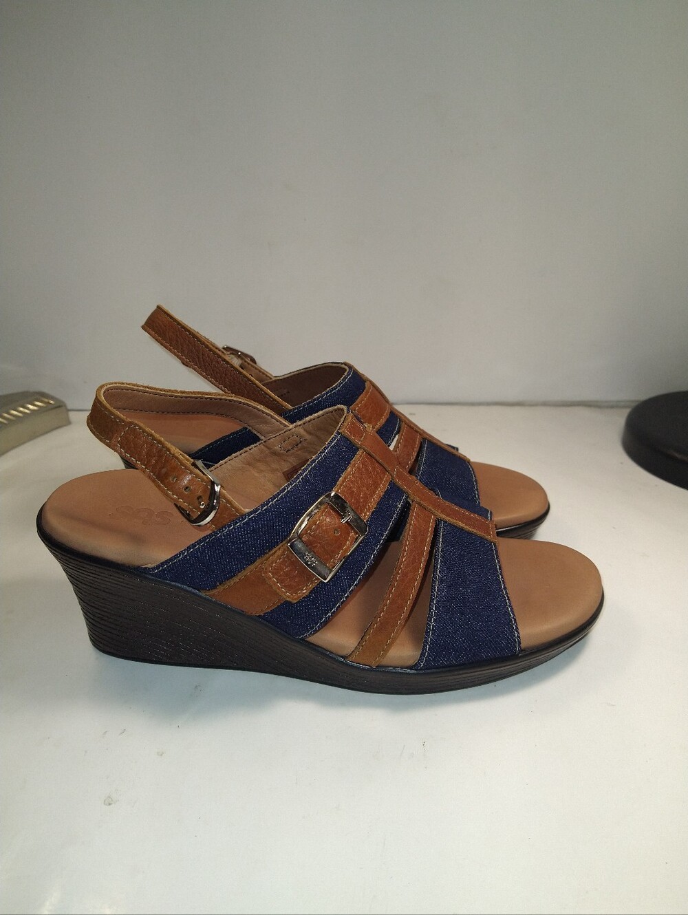 SAS Layla T-Strap Blue Jean Wedge Sandals Women's sz 8.5M Made In USA.